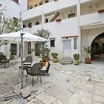 Cortile Antico 3*