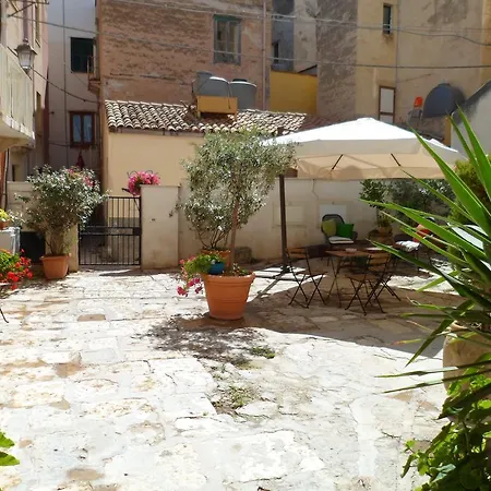 Cortile Antico 3*