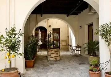 Cortile Antico Aparthotel 2*