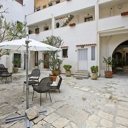 Cortile Antico 3*